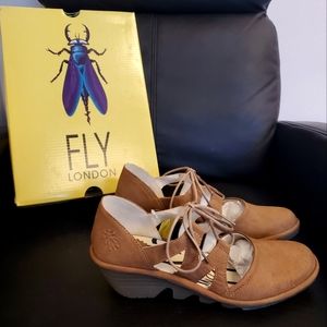 NWB FLY LONDON CUPIDO LEATHER CLOSED TOE WEDGES - SIZE 36 (6)